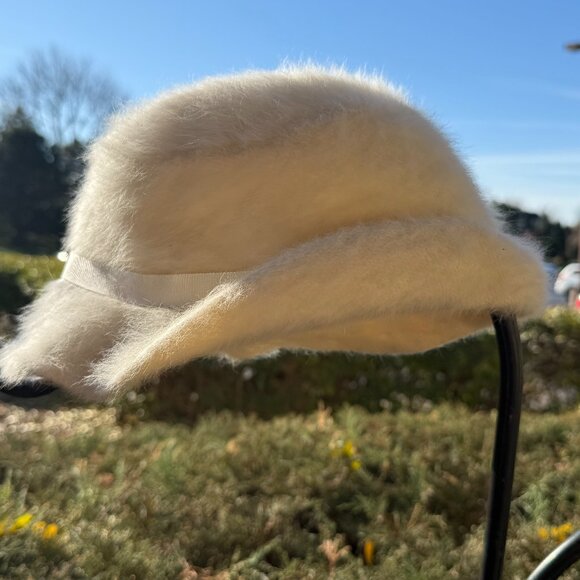 Vintage White Winter Hat Made in England Women's RARE and unique - Picture 6 of 16